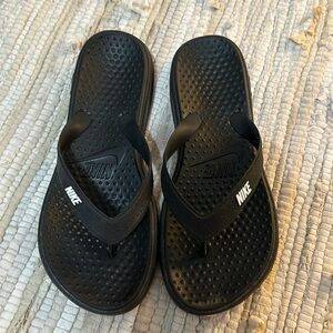Women’s Nike flip flops